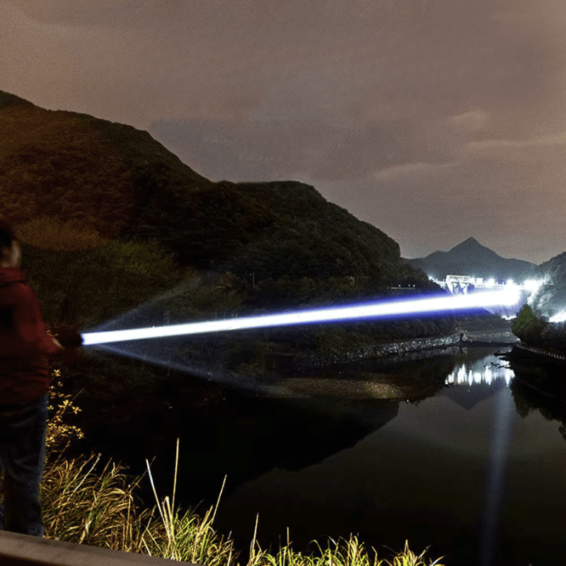 Lampe Torche Ultra Puissante 4000 Lumens 1000m