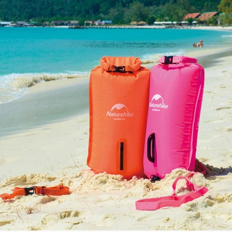 Sac Étanche Flottant dans le sable