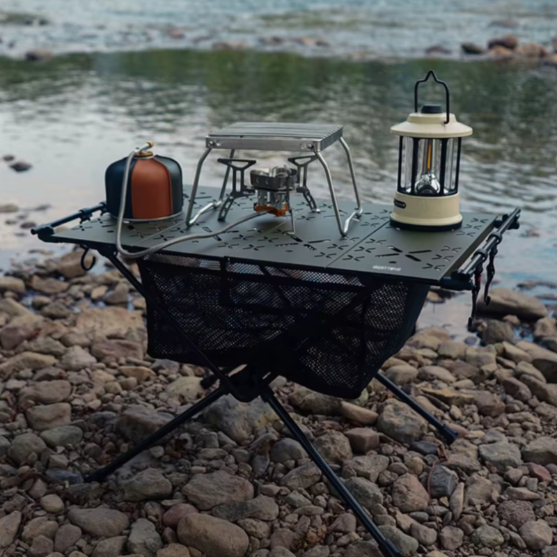 Table Pliante de Jardin au bord de l'eau